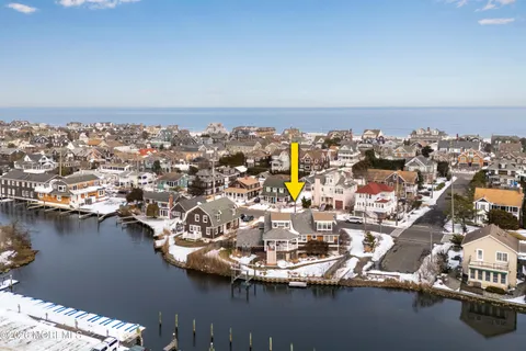 $6,200,000 | 564 Lake Avenue, Bay Head, NJ 08742