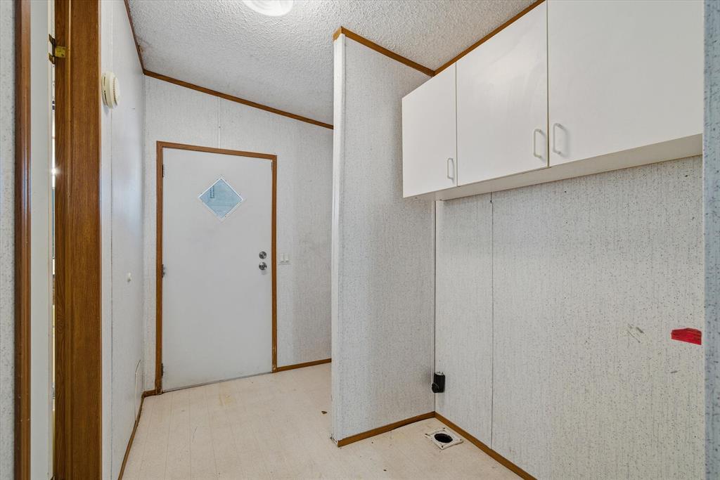 220 North Houston Street Edgewood, TX 75117 - Photo 14 of 30 a view of an empty room