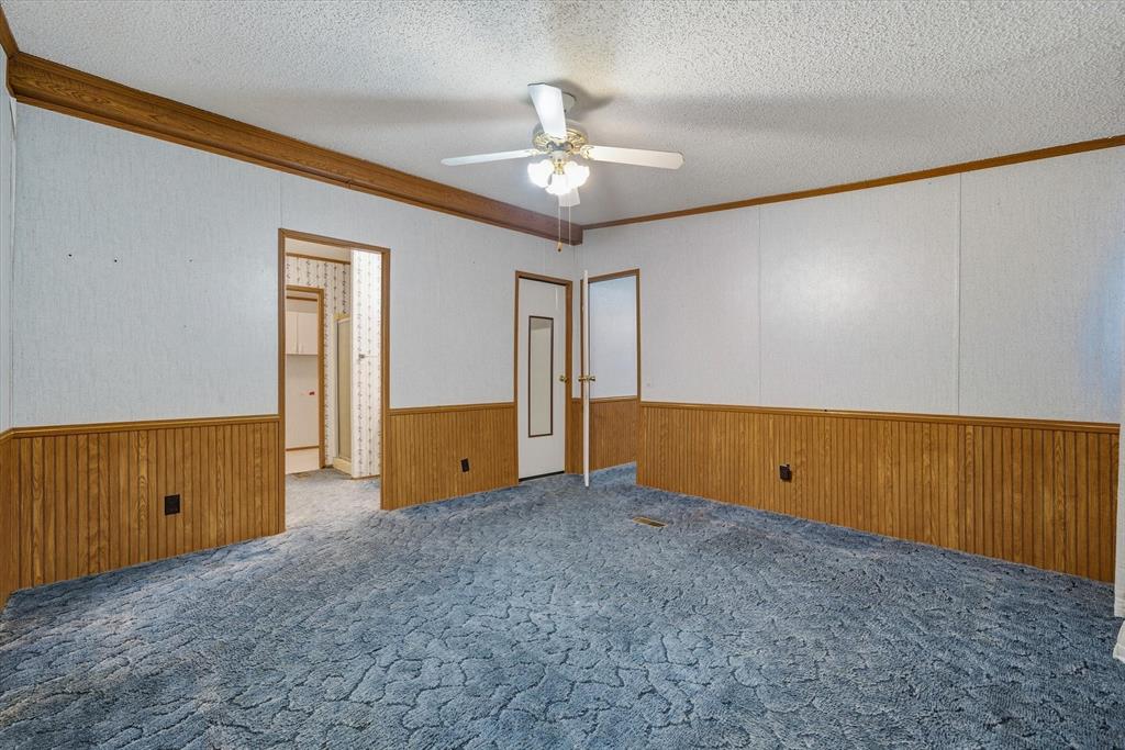 220 North Houston Street Edgewood, TX 75117 - Photo 9 of 30 a view of an empty room