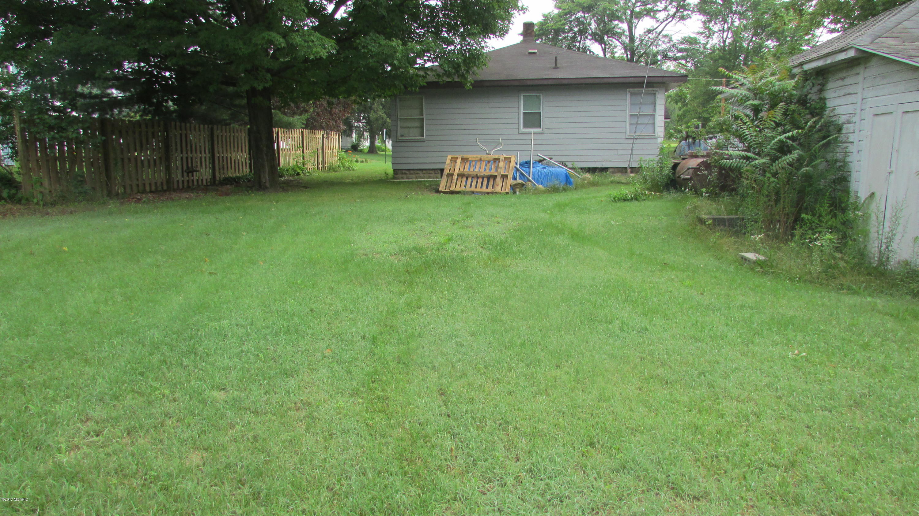 4898 Territorial Road Benton Harbor, MI 49022 - Photo 5 of 20 IMG_0022