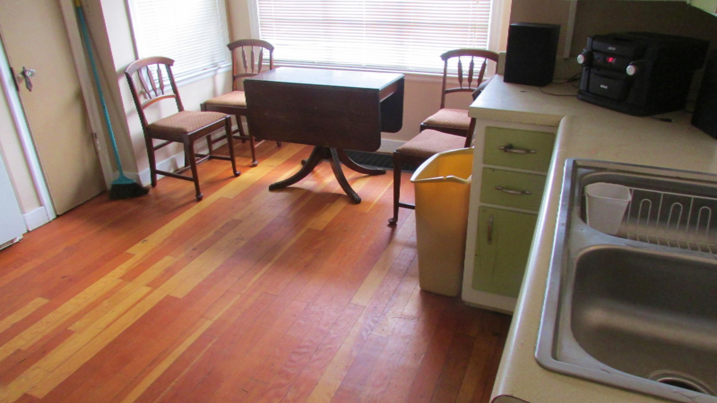 4898 Territorial Road Benton Harbor, MI 49022 - Photo 8 of 20 IMG_0007