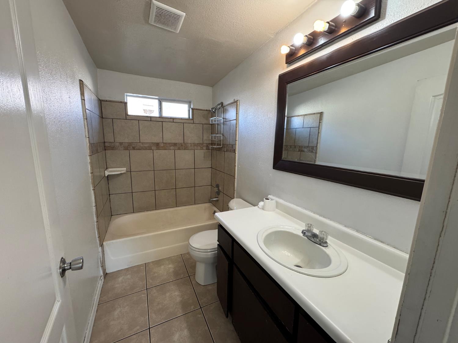 687 South 8th Street Kerman, CA 93630 - Photo 11 of 16 a bathroom with a sink a toilet a mirror and bathtub