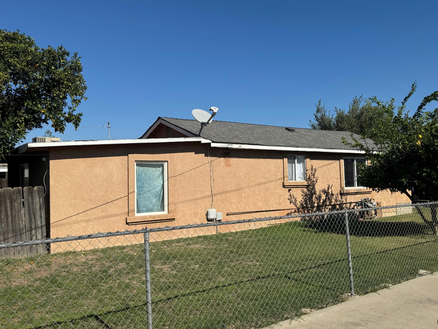687 South 8th Street Kerman, CA 93630 - Photo 4 of 16 a front view of a house with garden