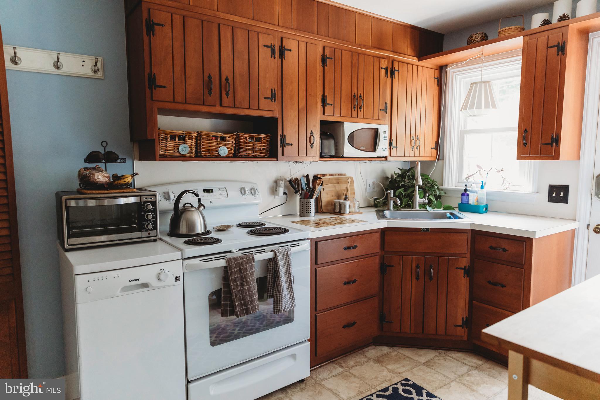 934 Pleasure Road Lancaster, PA 17601 - Photo 5 of 42 Kitchen