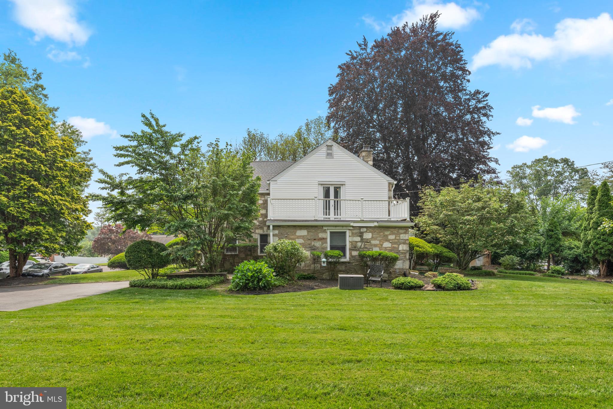 706 Dale Road Huntingdon Valley, PA 19006 - Photo 4 of 29