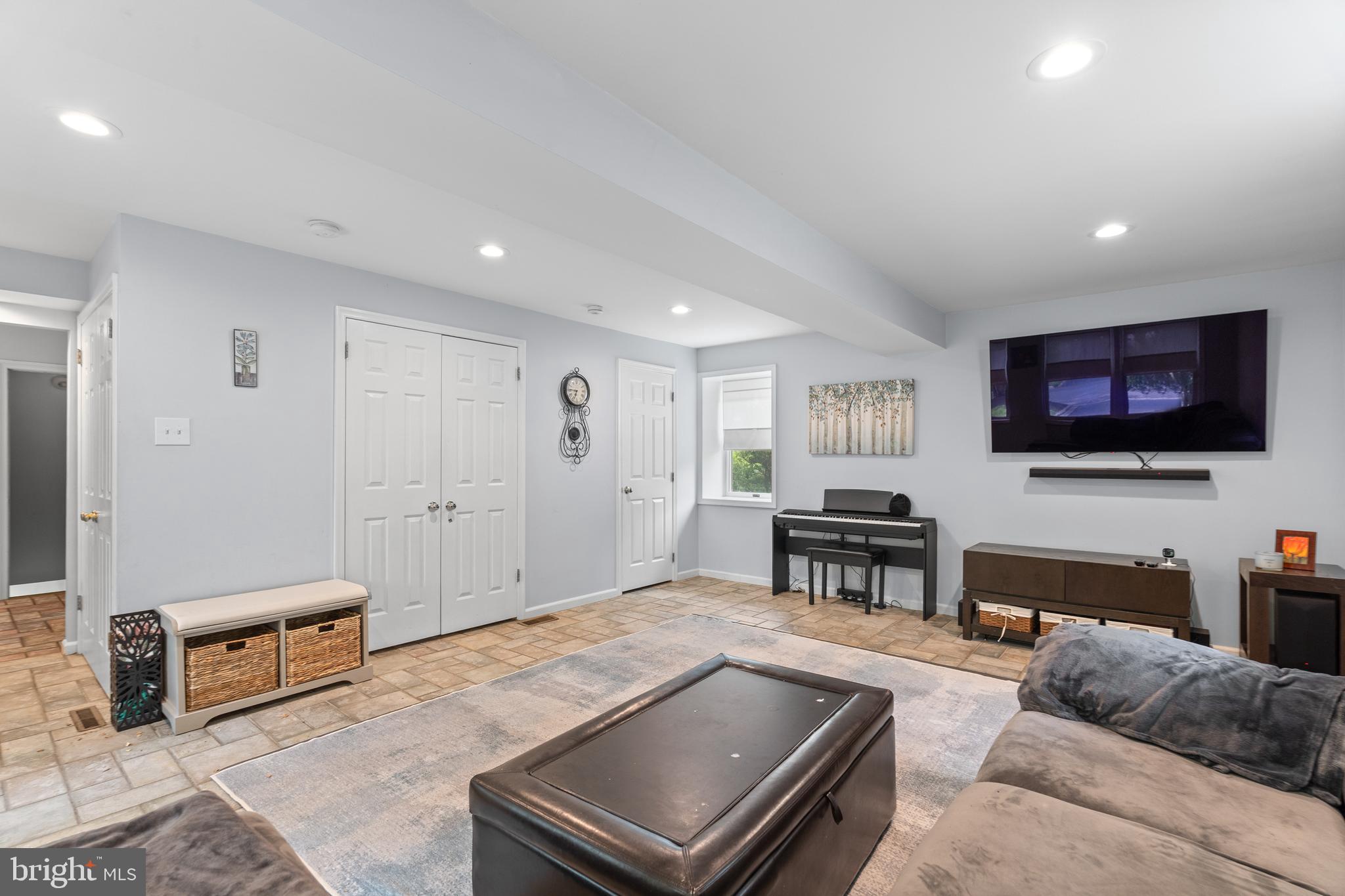 706 Dale Road Huntingdon Valley, PA 19006 - Photo 9 of 29