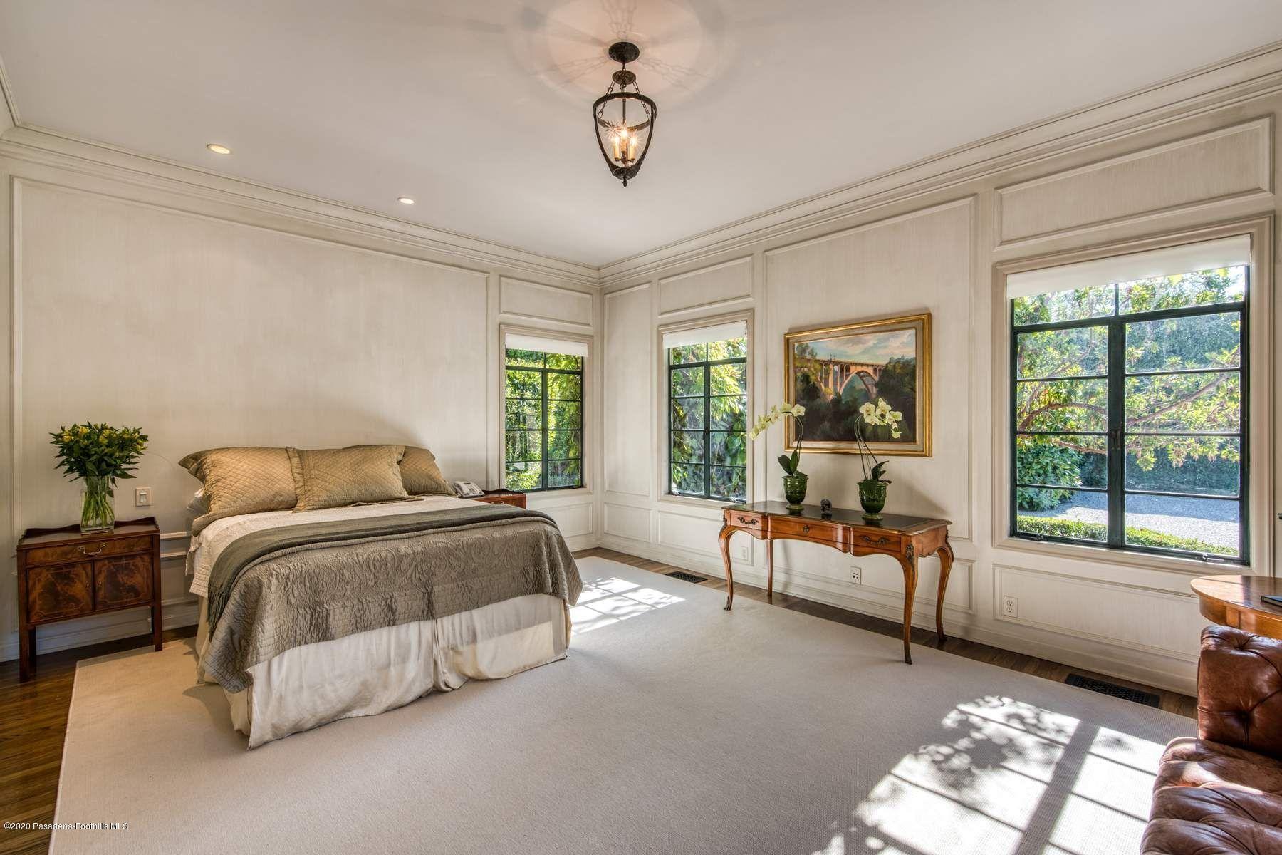 400 South San Rafael Avenue Pasadena, CA 91105 - Photo 28 of 49 a spacious bedroom with a bed and a window
