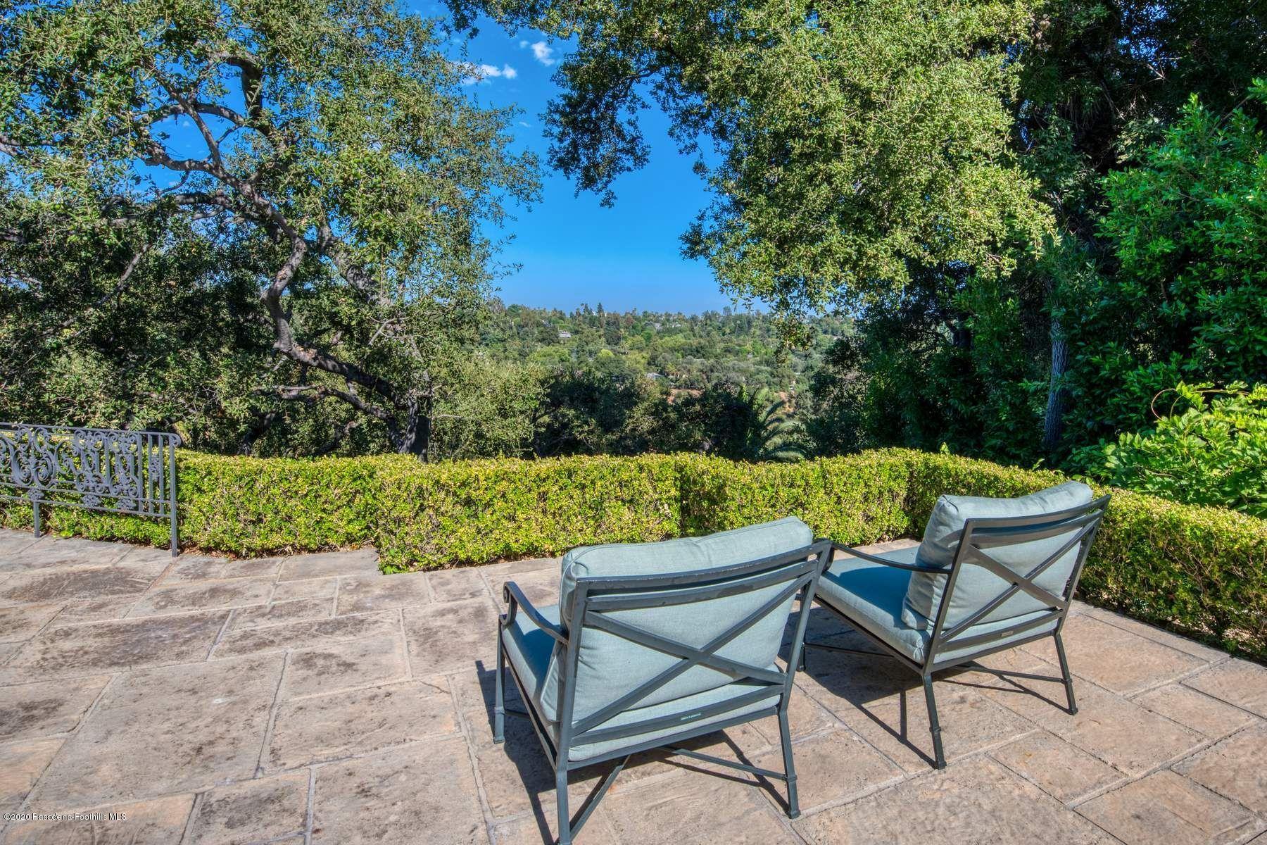 400 South San Rafael Avenue Pasadena, CA 91105 - Photo 31 of 49 a view of a bench in the garden