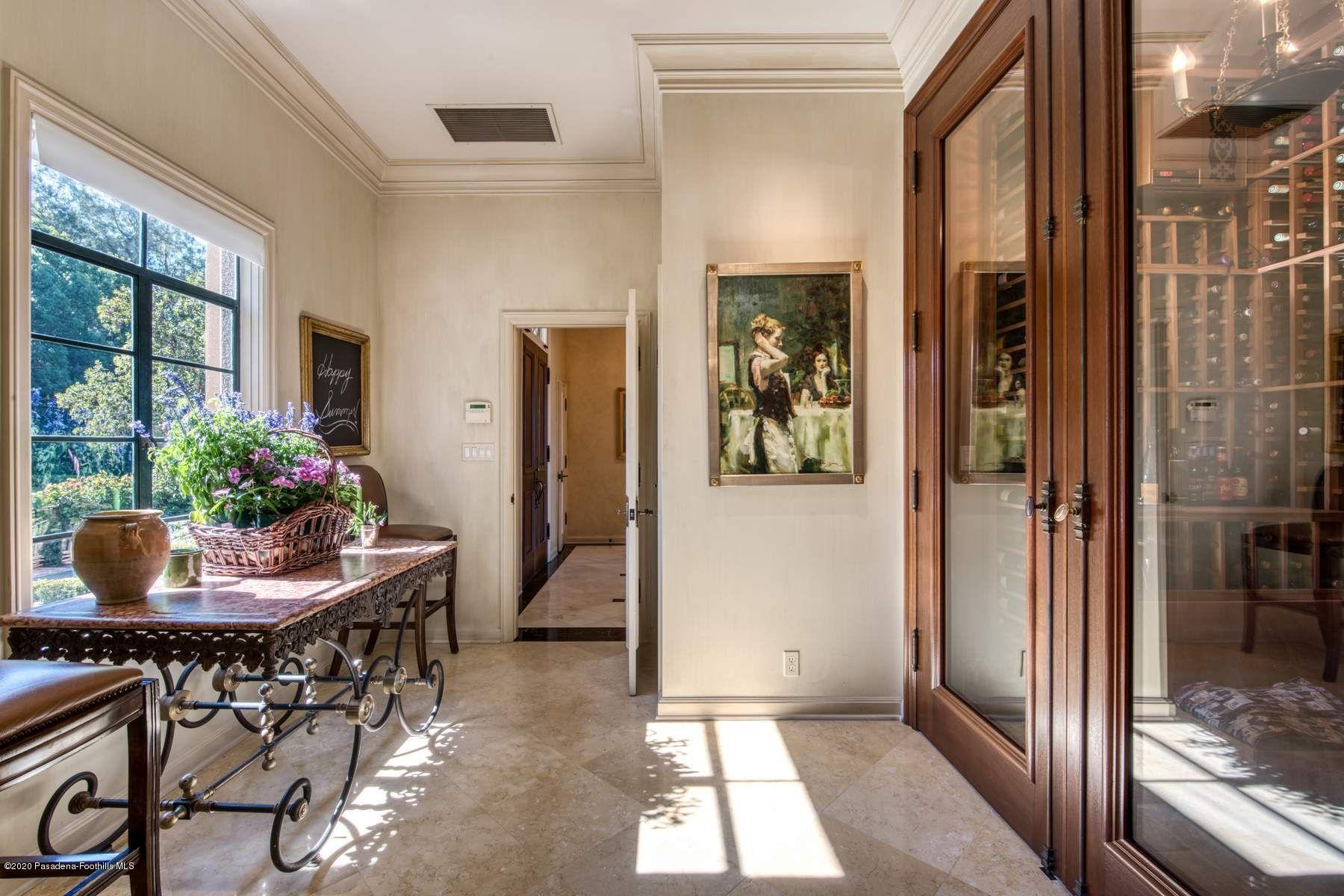 400 South San Rafael Avenue Pasadena, CA 91105 - Photo 10 of 49 a dining room with furniture and window