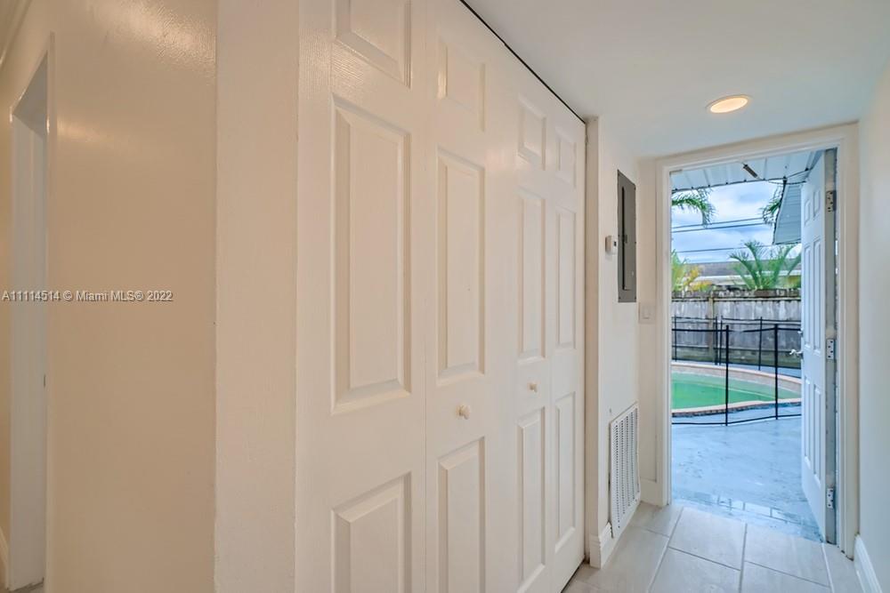 115 West Mango Road Lake Worth, FL 33467 - Photo 28 of 32 a view of a entryway
