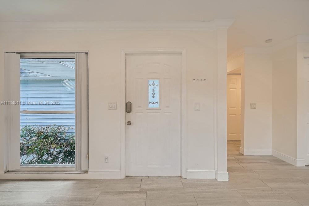 115 West Mango Road Lake Worth, FL 33467 - Photo 4 of 32 an empty room with windows and closet