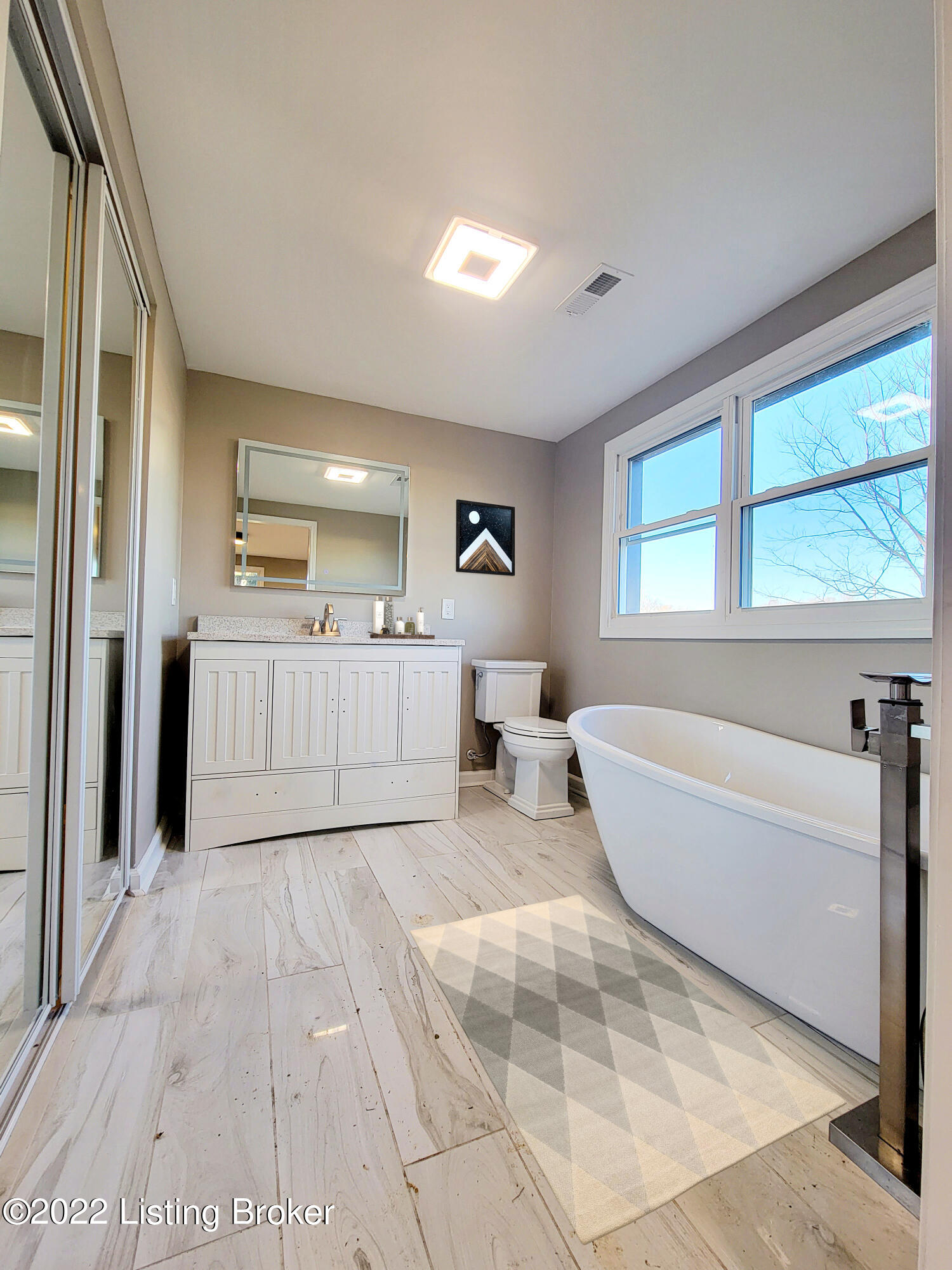 2920 Gudgel Road Louisville, KY 40211 - Photo 4 of 20 Master Bath_staged