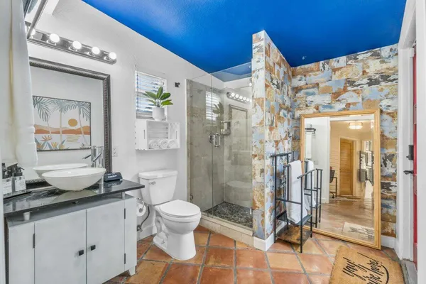 a wooden bench sitting in front of a building