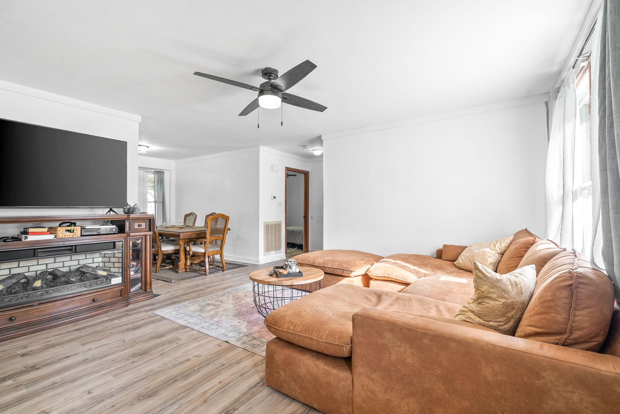 712 Ringgold Road Clarksville, TN 37042 - Photo 2 of 17 Gallery Image 2