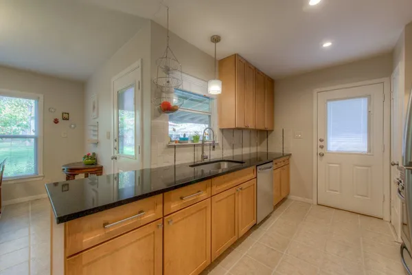 $3,000 | 7608 Delafield Lane, Austin, TX 78752