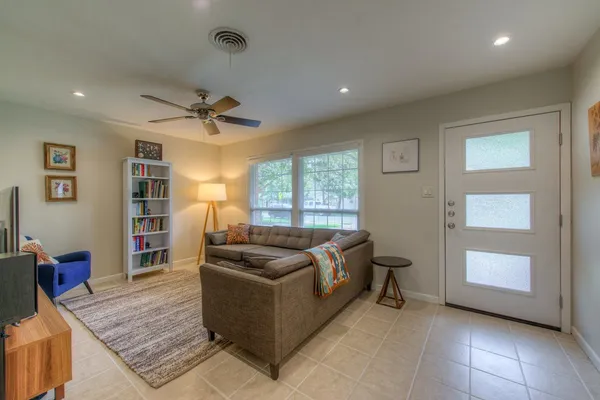 $3,000 | 7608 Delafield Lane, Austin, TX 78752