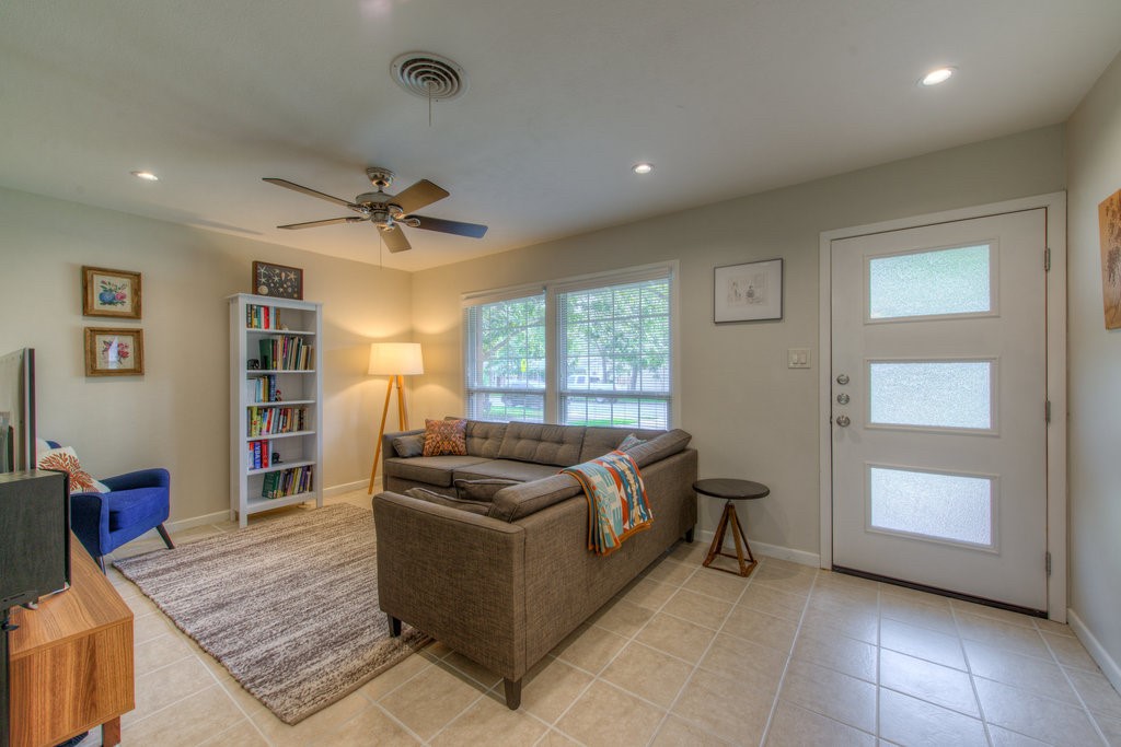 7608 Delafield Lane Austin, TX 78752 - Photo 9 of 33