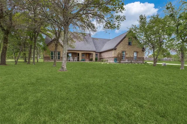 $557,500 | 127 Tankersley Lane, Weatherford, TX 76087