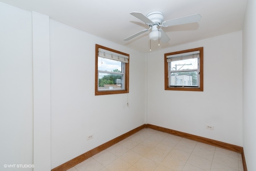 819 South Carpenter Street, Unit 3R Chicago, IL 60607 - Photo 9 of 10 a view of a room with a fan