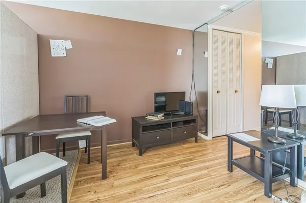 $1,340 | 112 Washington Place, Unit 5J, Pittsburgh, PA 15219