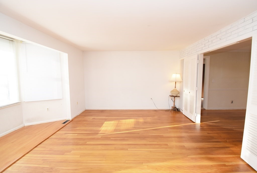 18 Woodmere Road Framingham, MA 01701 - Photo 6 of 35 Gallery Image 6