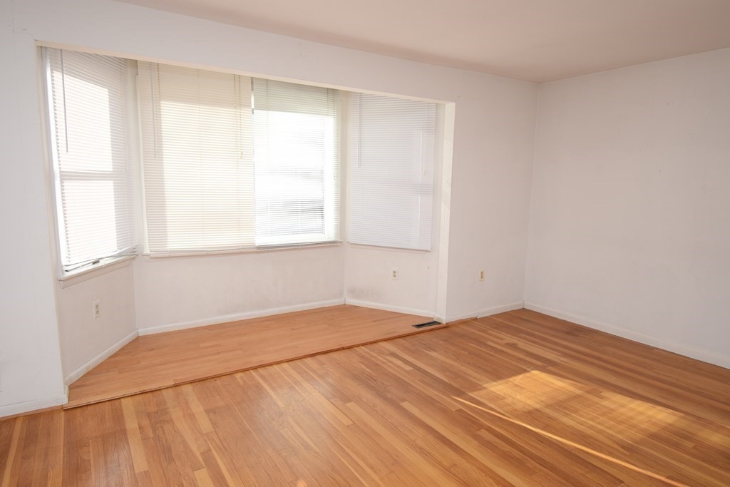 18 Woodmere Road Framingham, MA 01701 - Photo 7 of 35 Gallery Image 7