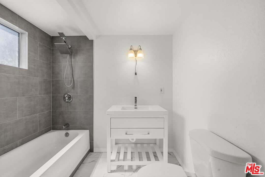 7853 Bothwell Road Reseda, CA 91335 - Photo 20 of 46 Gallery Image 20