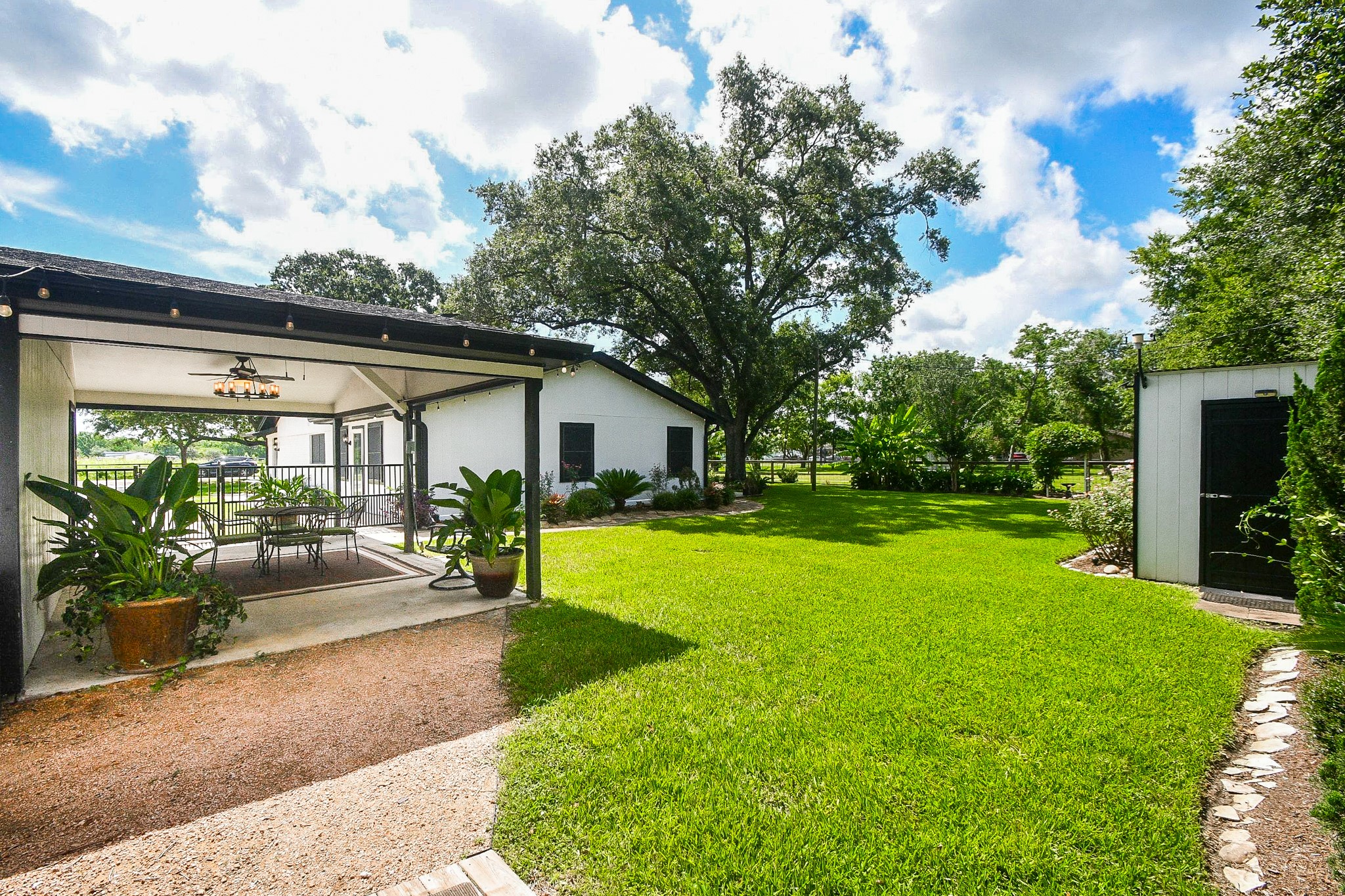 16902 Berry Road Pearland, TX 77584 - Photo 18 of 30 Covered patio area for lots of outdoor dining