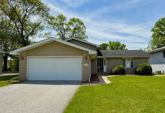 $256,000 | 424 East Clark Street, Glenwood, IL 60425