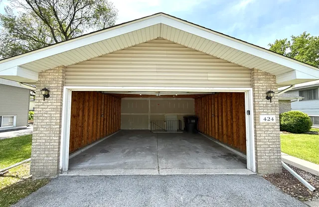 $256,000 | 424 East Clark Street, Glenwood, IL 60425