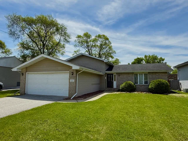 $256,000 | 424 East Clark Street, Glenwood, IL 60425