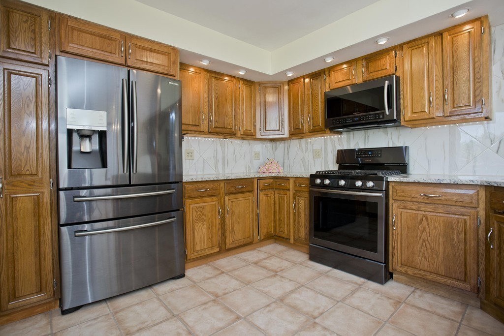 54 Munger Road Chicopee, MA 01020 - Photo 8 of 28 Gallery Image 8