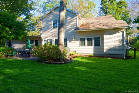$2,699,000 | 12 Avon Lane, East Hills, NY 11577