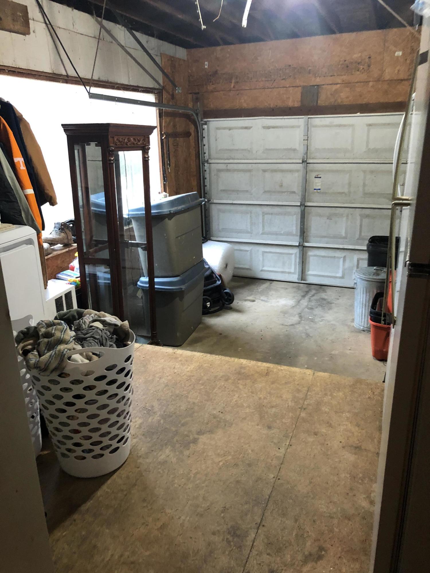 1046 Satterfield Road Maynardville, TN 37807 - Photo 25 of 26 Garage