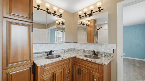 $380,000 | 106 County Road 6611, Devine, TX 78016
