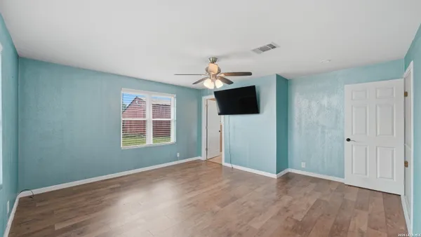 $380,000 | 106 County Road 6611, Devine, TX 78016