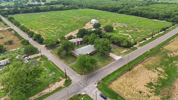 $380,000 | 106 County Road 6611, Devine, TX 78016