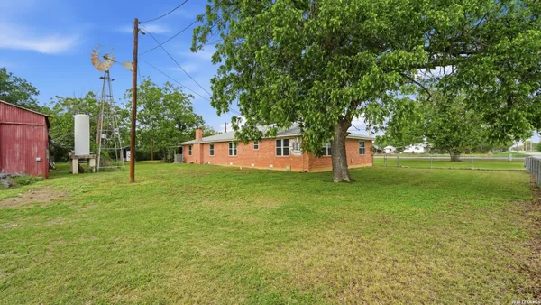 $380,000 | 106 County Road 6611, Devine, TX 78016