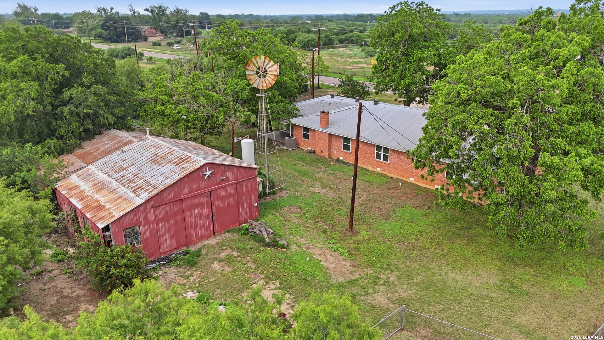 106 County Road 6611 Devine, TX 78016 - Photo 23 of 29 an aerial view of a house having yard