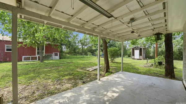 $380,000 | 106 County Road 6611, Devine, TX 78016