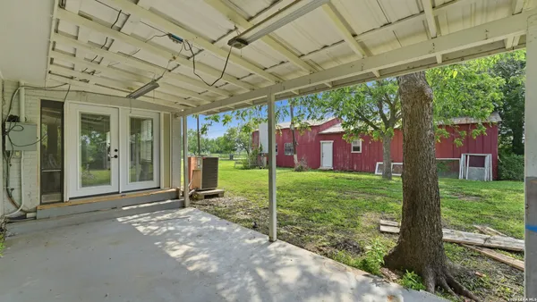 $380,000 | 106 County Road 6611, Devine, TX 78016