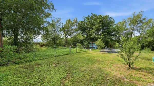 $380,000 | 106 County Road 6611, Devine, TX 78016