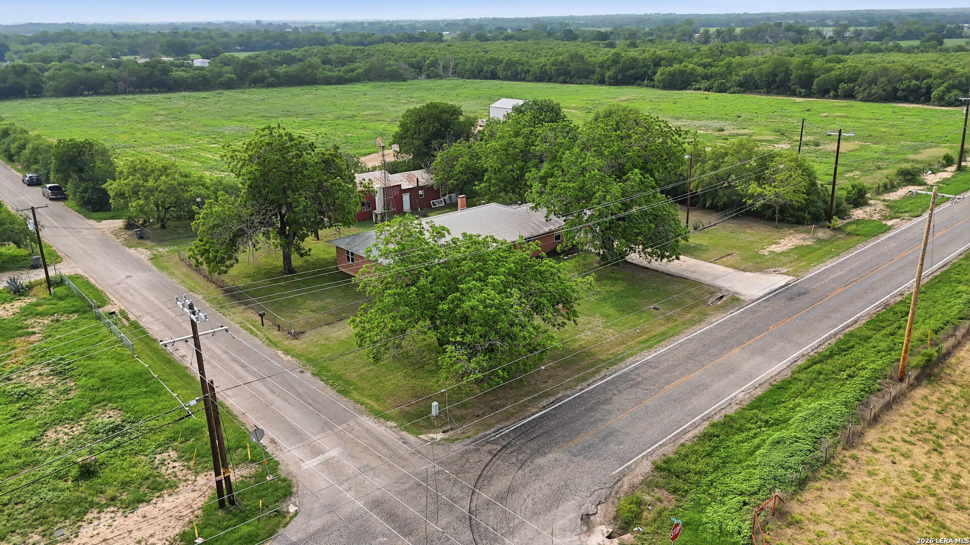 106 County Road 6611 Devine, TX 78016 - Photo 29 of 29 a view of a garden from a balcony