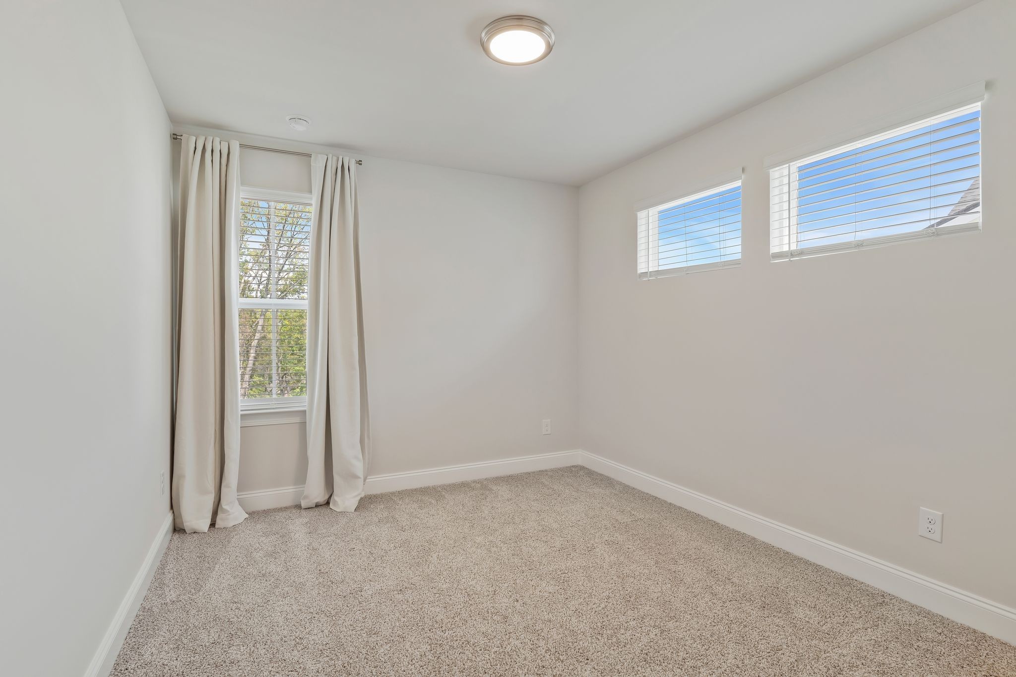 4669 Ridge Bend Drive Nashville, TN 37207 - Photo 21 of 33 an empty room with a window