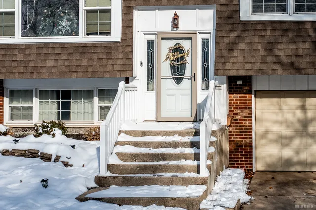 $340,000 | 7436 160th Street, Tinley Park, IL 60477