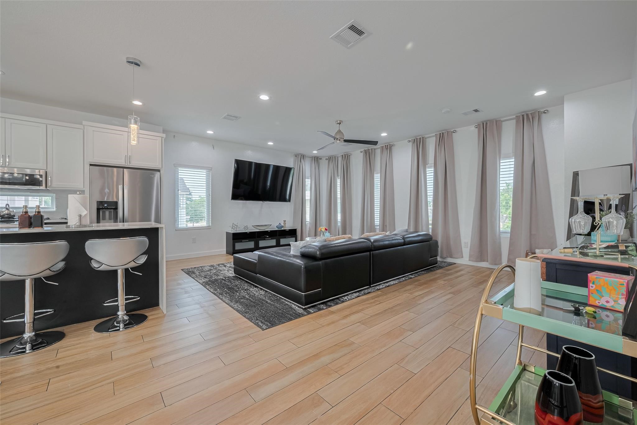 1902 Dan Street Houston, TX 77020 - Photo 6 of 43 Inside, an open-concept layout welcomes you with soaring natural light, sleek modern finishes, and a chef’s kitchen featuring quartz countertops, stainless steel appliances, gas range, and an entertainer’s island.