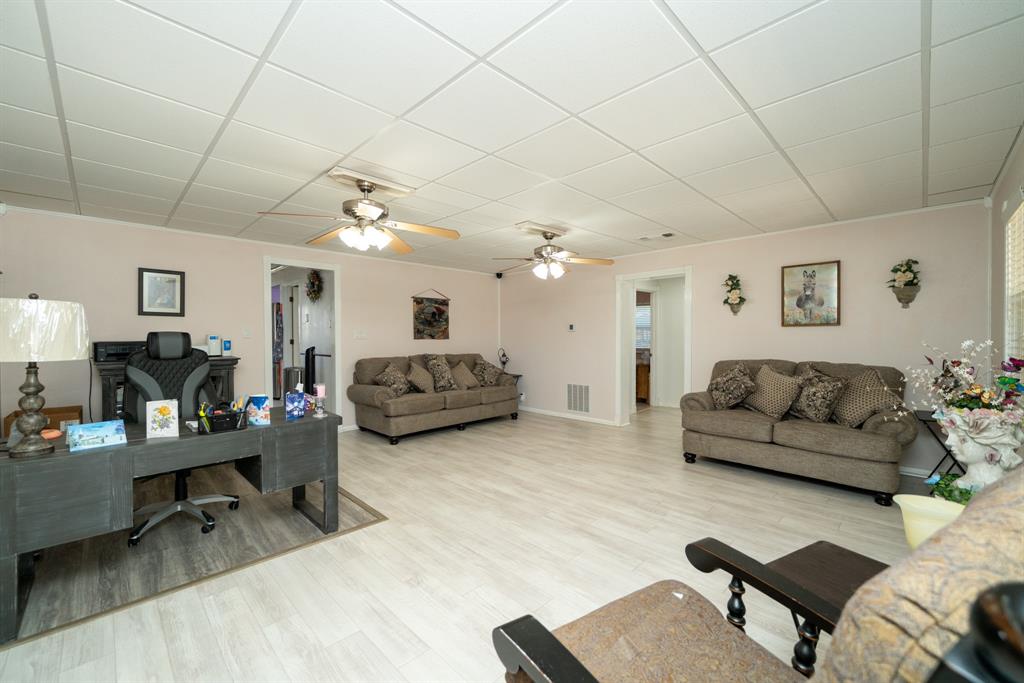 342 Old Easton Road Longview, TX 75603 - Photo 18 of 34
