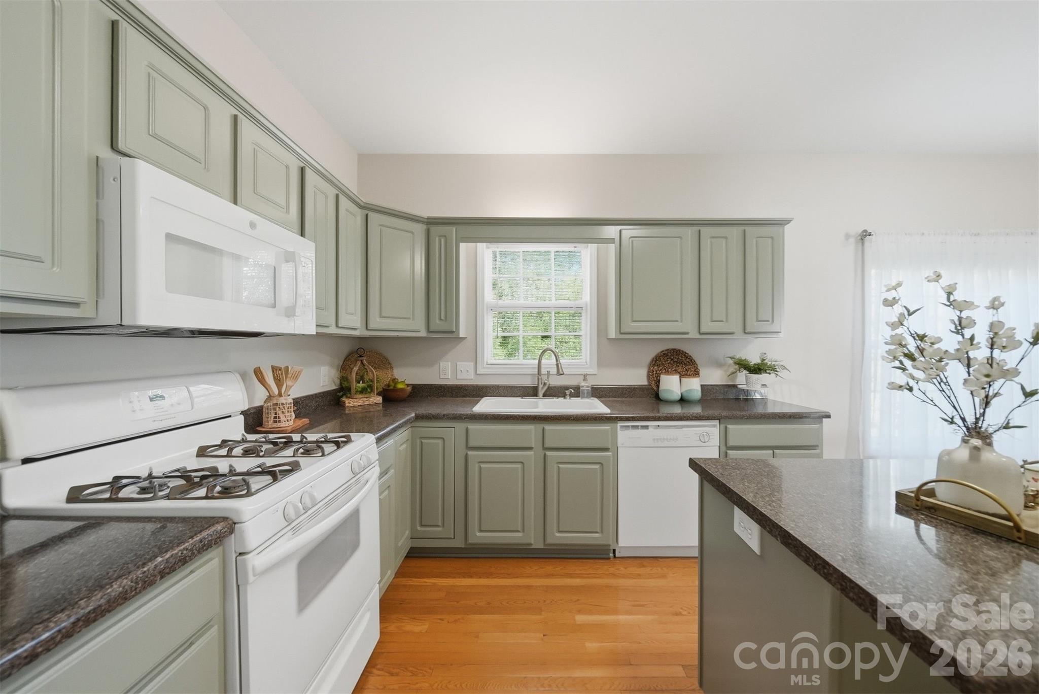 19 Heron Cove Loop, Unit B Hickory, NC 28601 - Photo 8 of 33