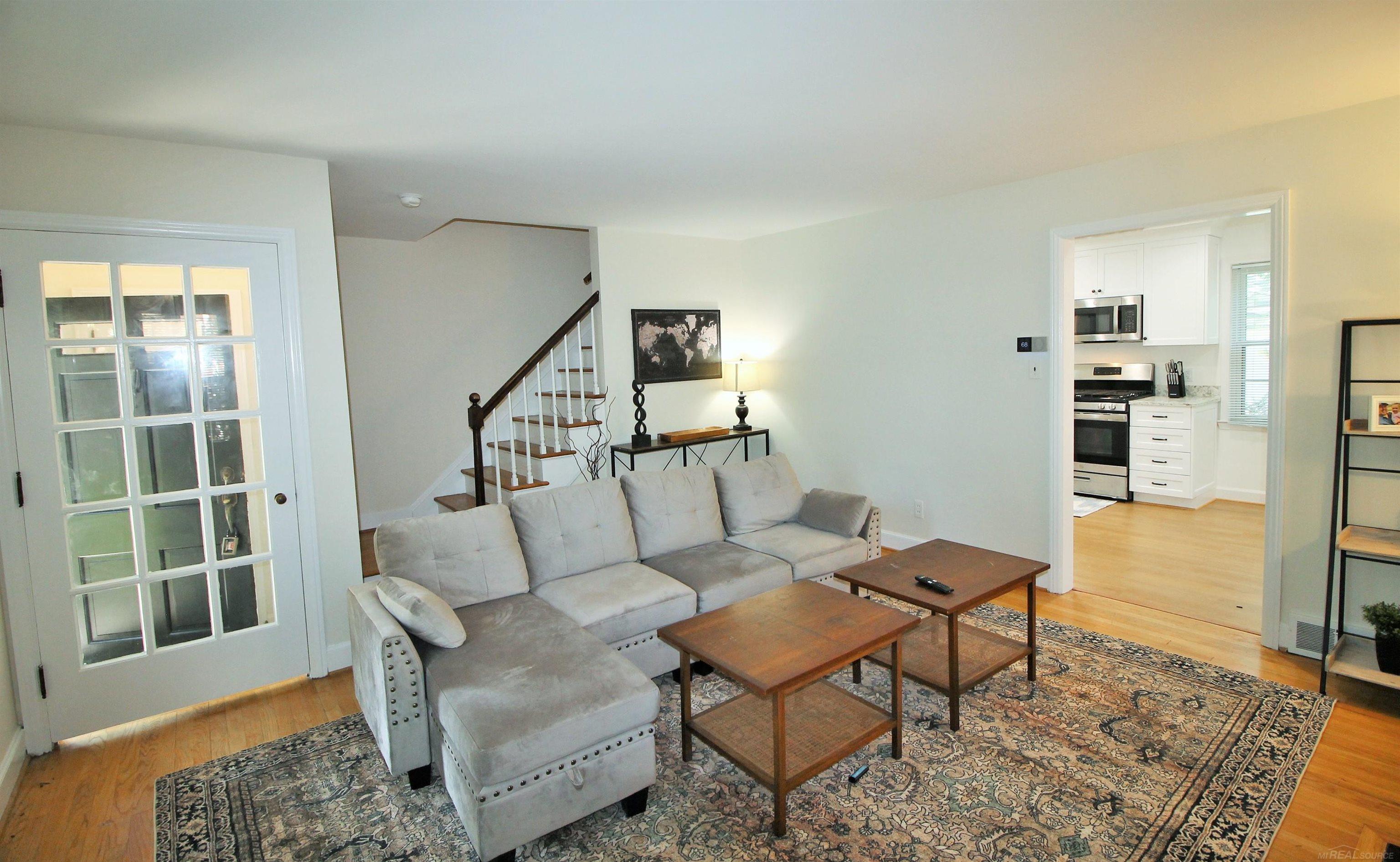 825-827 Neff Road Grosse Pointe, MI 48230 - Photo 9 of 31 50156431-e36b0b69-8fda-42f9-9d0c-3b59a2f345e3.JPG