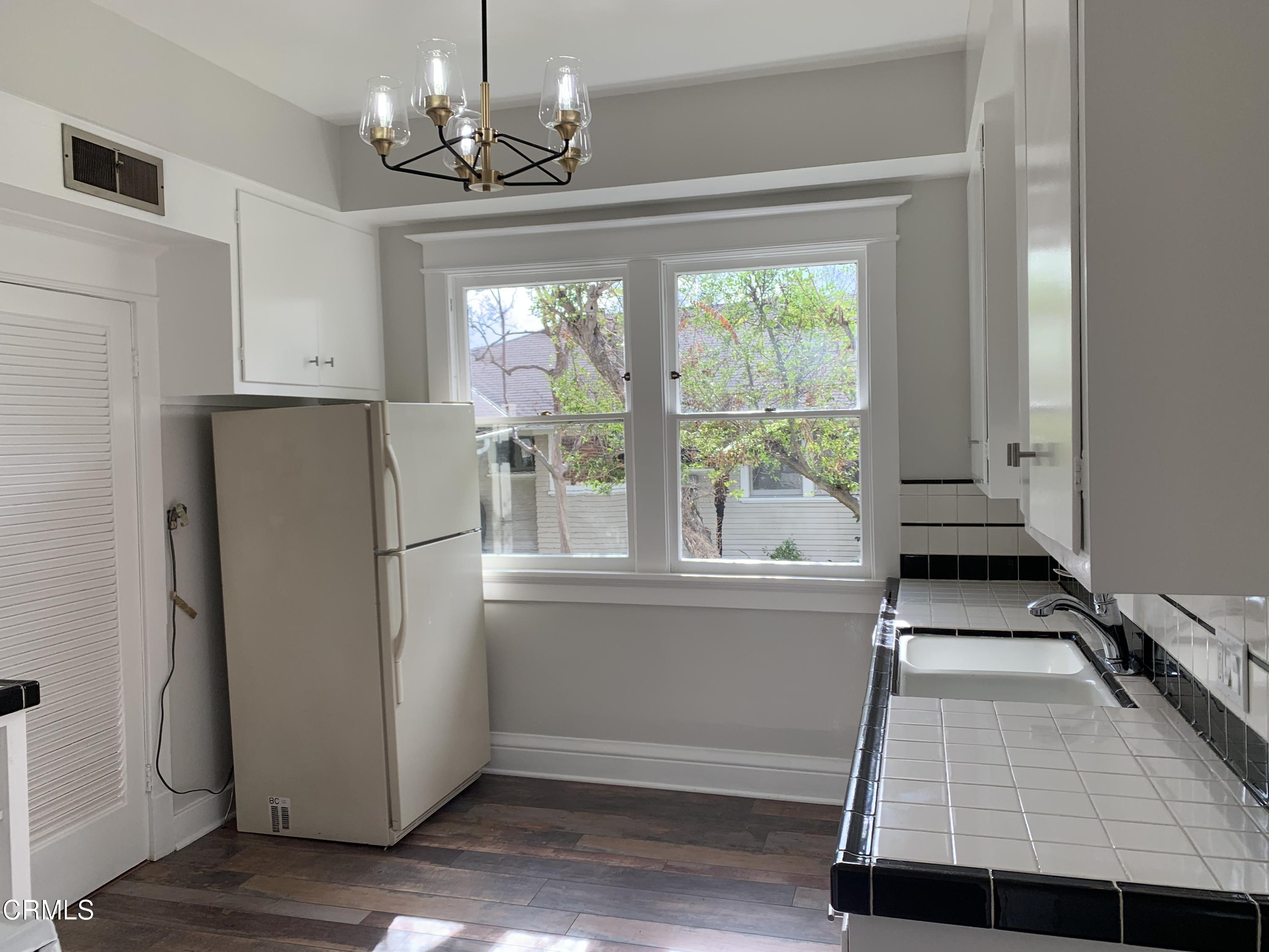 711 Magnolia Avenue Pasadena, CA 91106 - Photo 9 of 22 IMG_1489